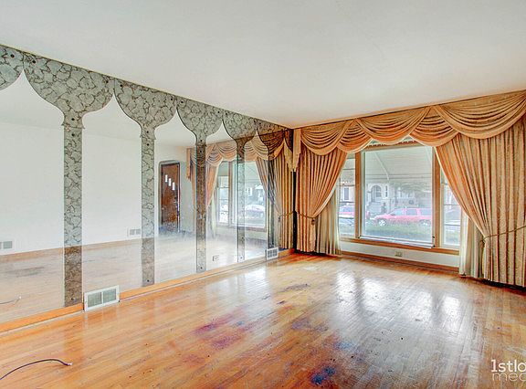 4th image of 6944 W Wellington Ave