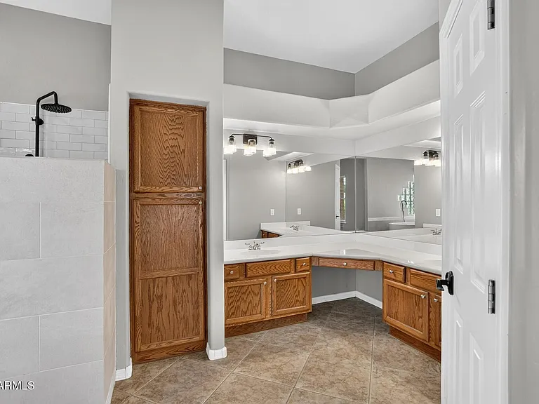 3002 E Sherry Ln — Photo 37
