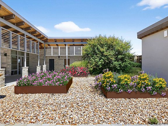 4th image of 353 Agarita Way