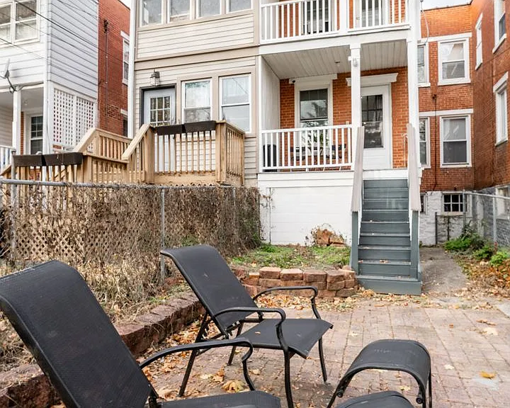 158 E High St — Photo 2