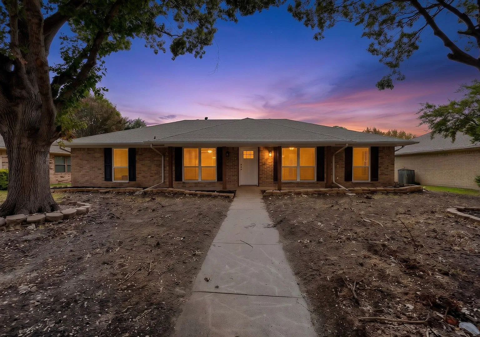Carrollton Gem Ready To Be Yours — Photo 1
