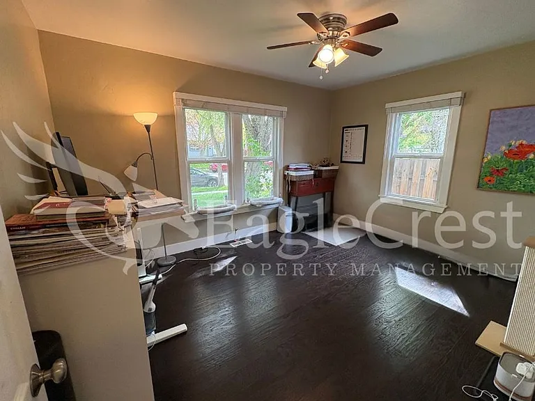 1031 N Clinton St — Photo 14
