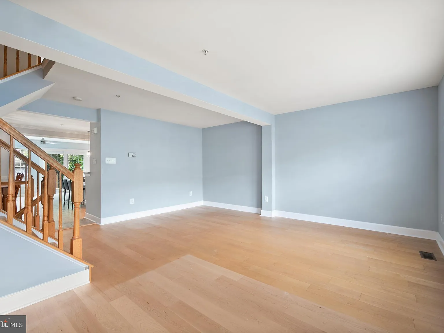 3 bed, 2.5 bath, 2330 sqft, $3,500 — Photo 4