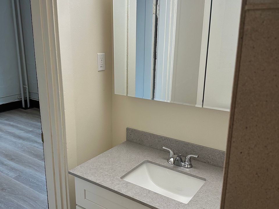 2nd image of 2211 NE 50th St APT 5