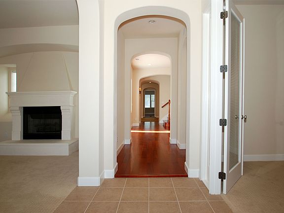 4th image of 444 Vanessa Way