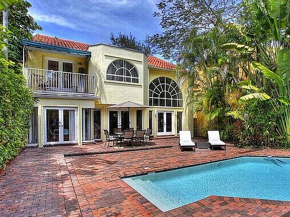 3rd image of 3608 Poinciana Ave