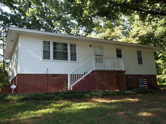 2nd image of 1420 Douglas Dr #0