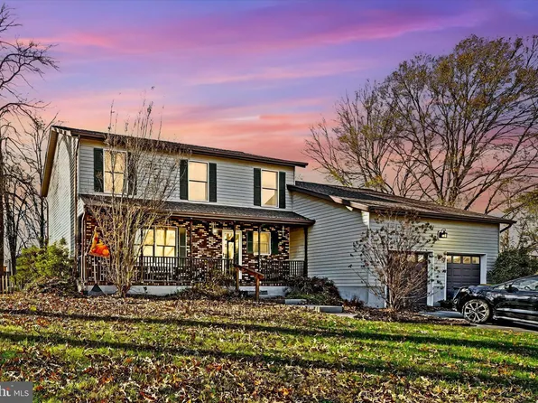 8394 Armstrong Dr, Pasadena, MD 21122