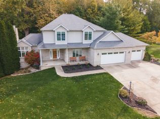 13877 Deer Ridge Rd, Bloomington, IL 61705