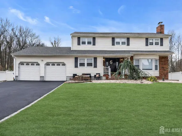 6 Morningside Dr, Old Bridge, NJ 08857