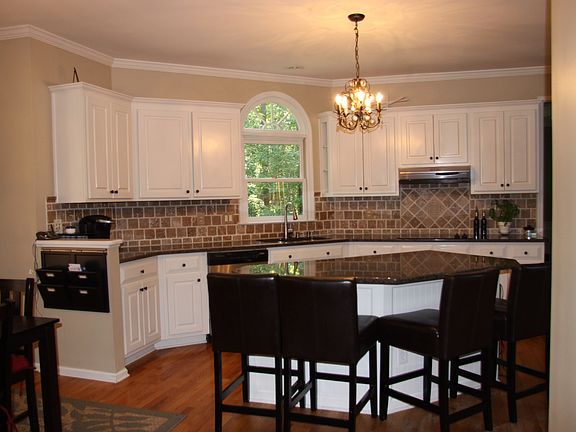2nd image of 160 Stonehaven Dr