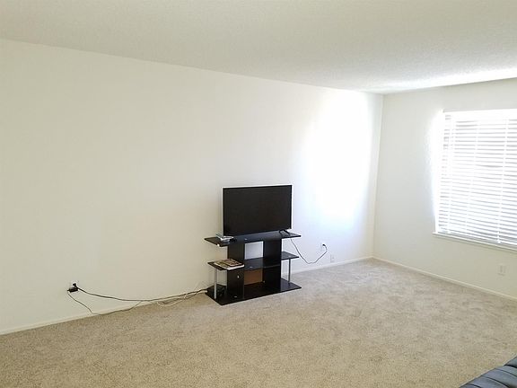 2nd image of 57 De Fer Cir