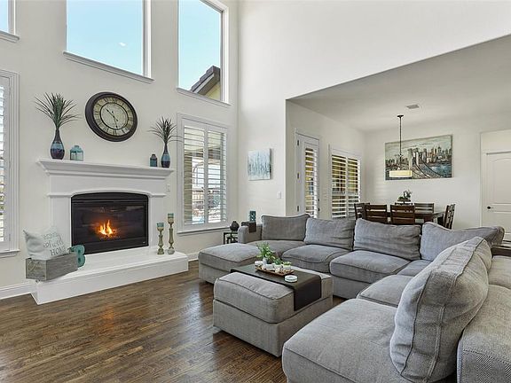 5th image of 12128 Toscana Way