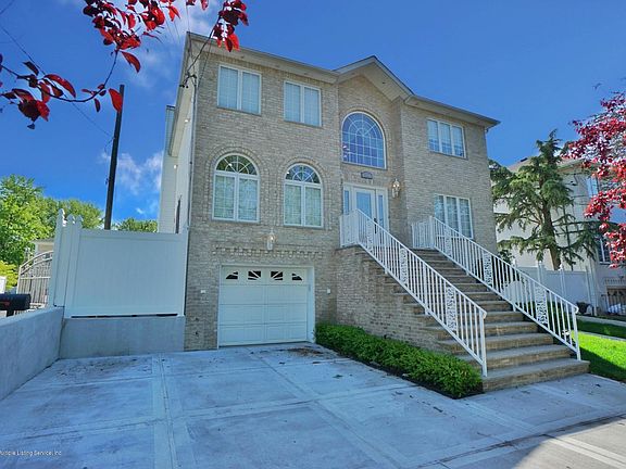 3rd image of 207 Bedell Ave