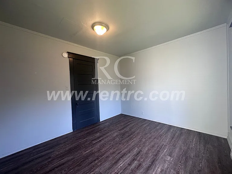 1434 N Walnut St — Photo 15