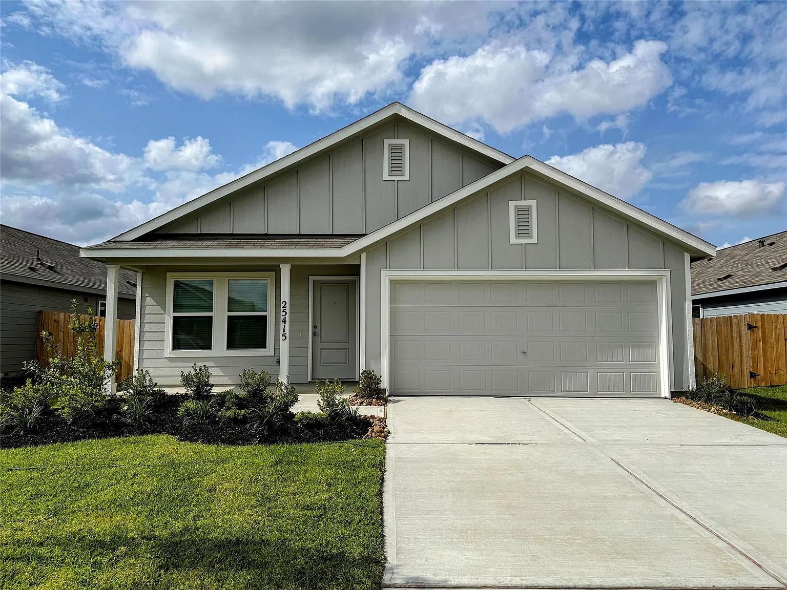 3 bed, 2.0 bath, 1464 sqft, $1,800 — Photo 1