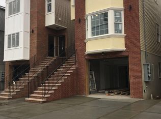 211 Cleveland Ave, Harrison, NJ 07029