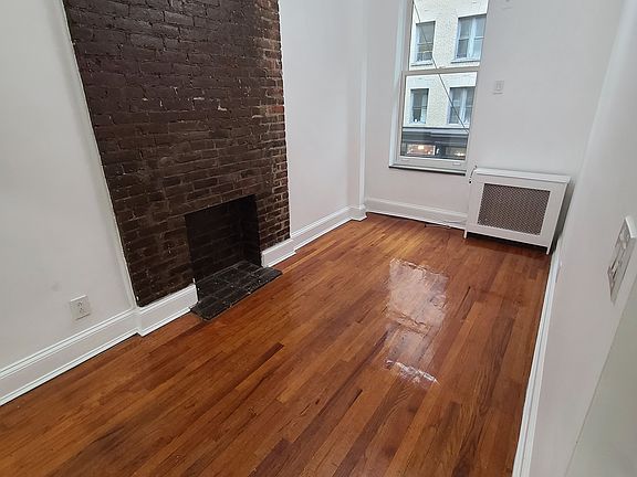 4th image of 105 Christopher St #1F