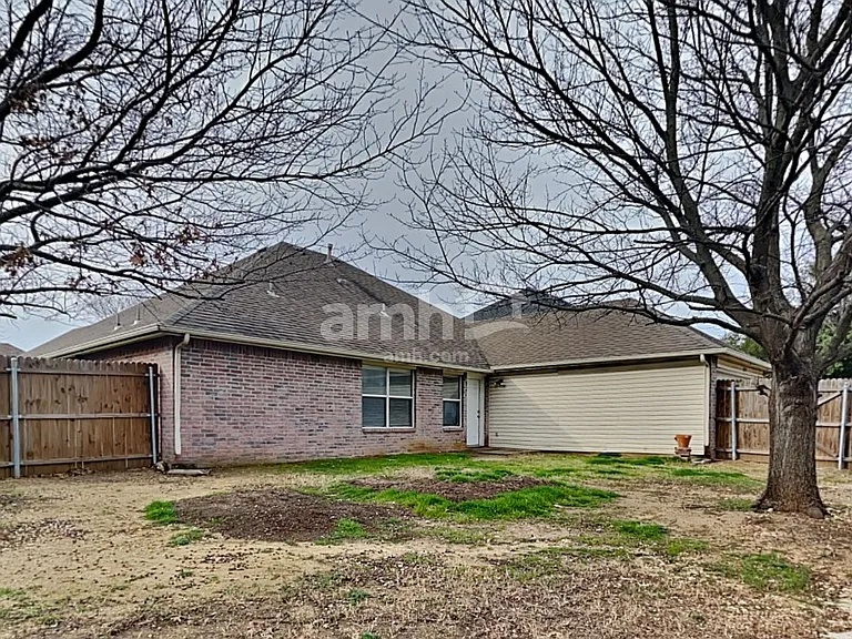 605 Woodlands Mnr — Photo 22