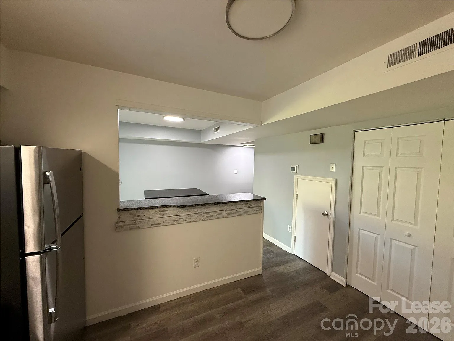 3 bed, 2.5 bath, 1176 sqft, $1,950 — Photo 3
