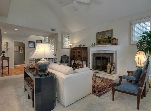 4th image of 982 Menlo Ave