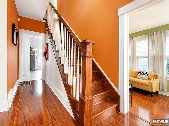 3rd image of 535 Elm St