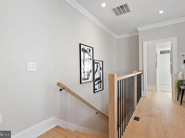 710 E St SE #FIVE — Photo 3