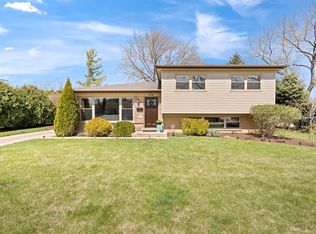 1716 W Myrtle Dr, Mount Prospect, IL 60056