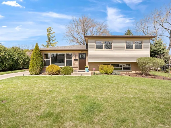 1716 W Myrtle Dr, Mount Prospect, IL 60056