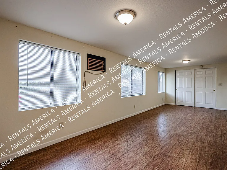 1621 E Vaughn St — Photo 26