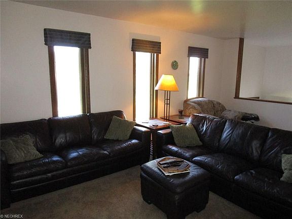 4th image of 8695 Hilltop Dr