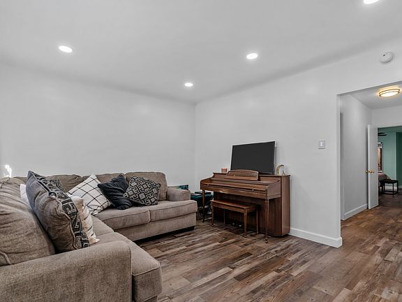 3rd image of 5494 Cerritos Ave