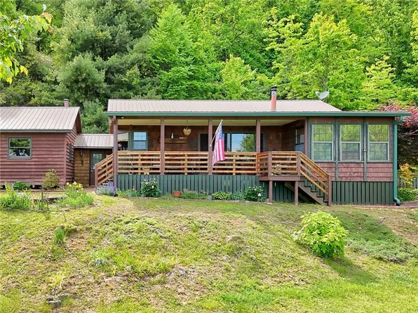 306 Frontier Rd, Tiger, GA 30576