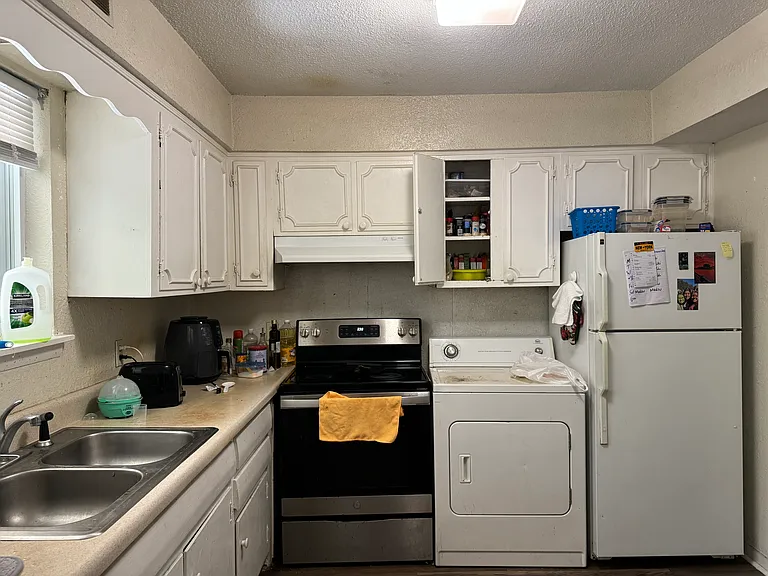 2371 Champion Ct — Photo 10