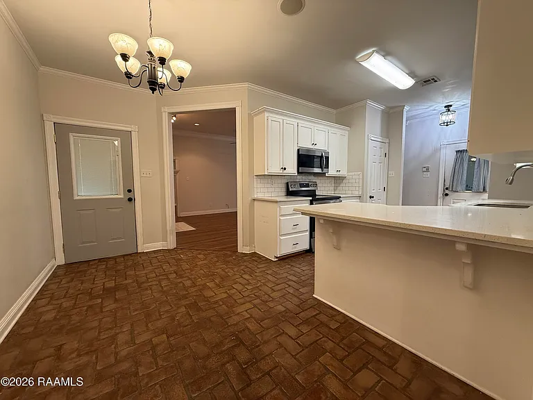 133 Woodstock Dr — Photo 3
