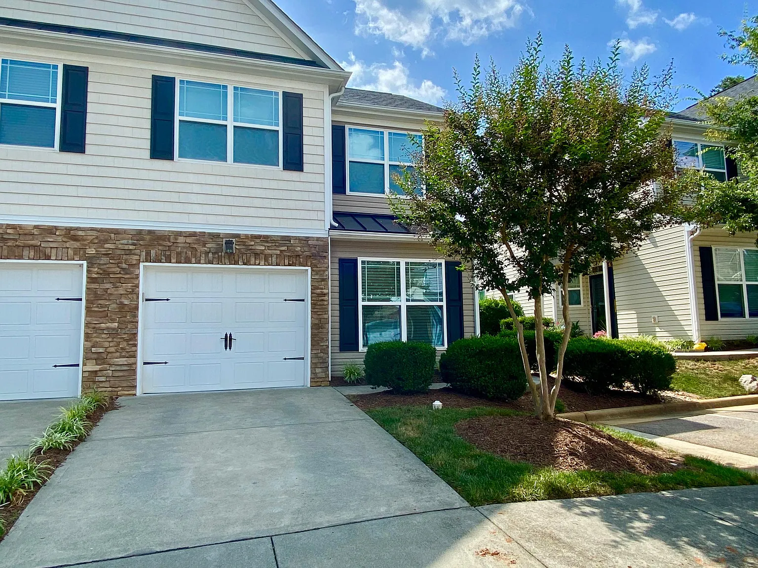 3 bed, 2.5 bath, 1492 sqft, $1,900 — Photo 1