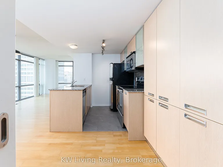 37 Grosvenor St #1603 — Photo 1