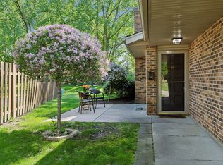 9728 Cimarron Trl, Minnetonka, MN 55305