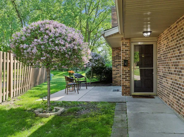 9728 Cimarron Trl, Minnetonka, MN 55305