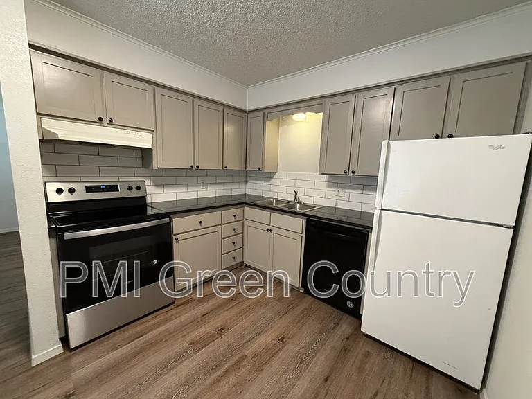 817 Park St — Photo 4