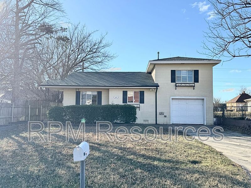 1st image of 610 Oak Ave