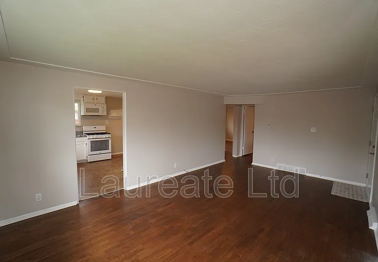 2258 W Maplewood Ave — Photo 4