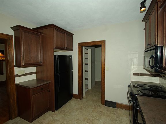 3rd image of 1328 Camp Ave
