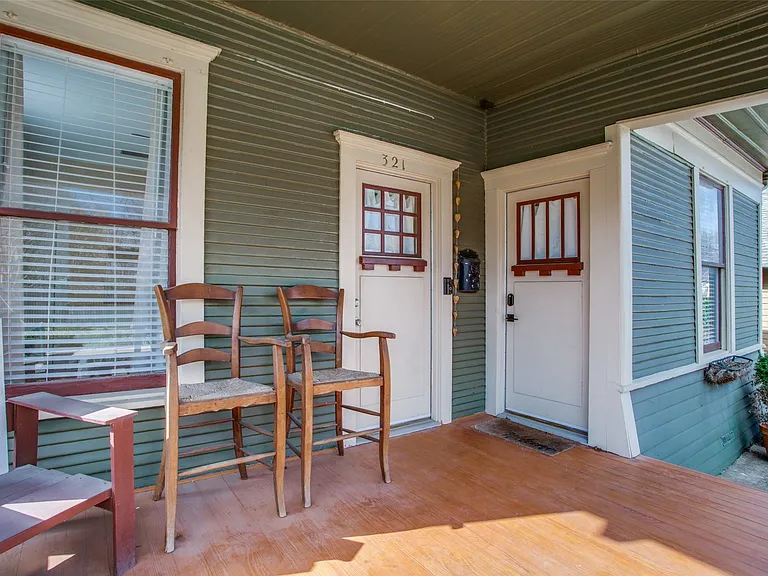 321 N Henderson Ave — Photo 3