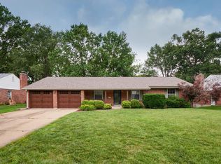 115 Breezeview Dr, Ballwin, MO