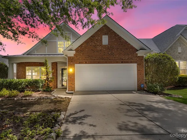 7028 Saranac Ln, Matthews, NC 28105