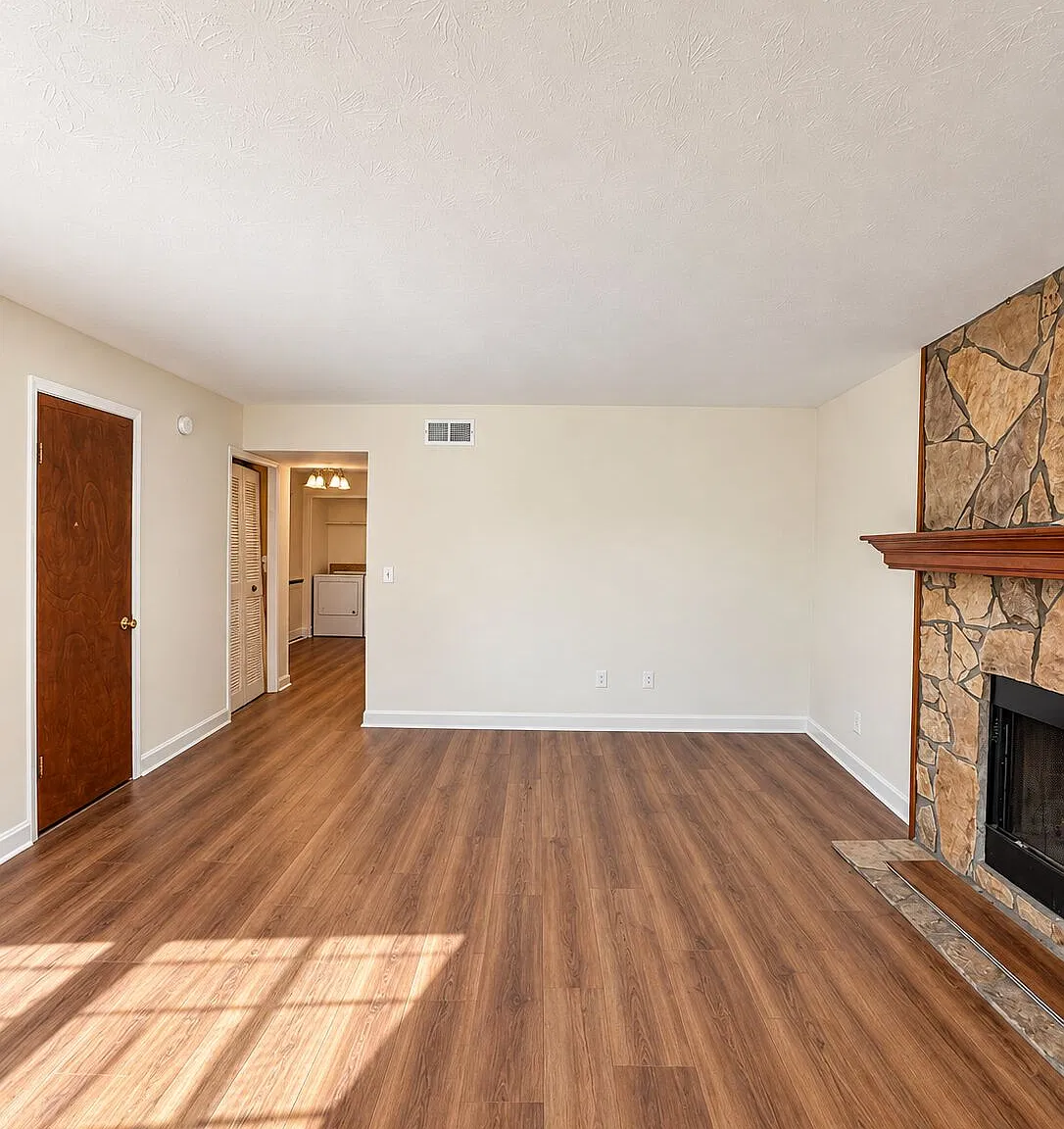 2 bed, 1.5 bath, $1,500 — Photo 2