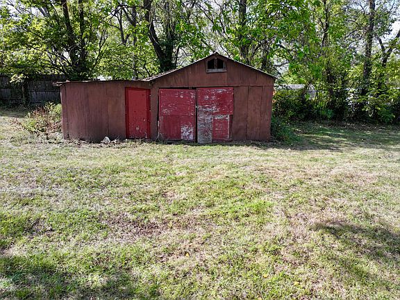 4th image of 600 W 4th Street
