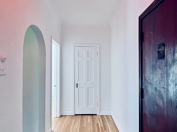 4th image of 437 S Cloverdale Ave APT 8