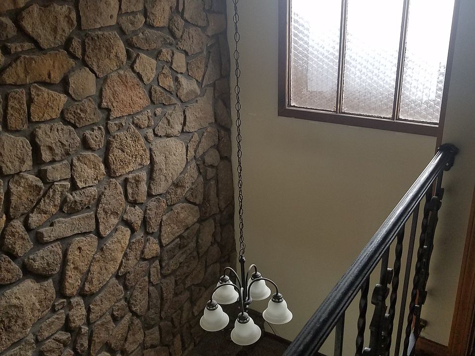 Upe stairs loft looking into livingroom_07202018